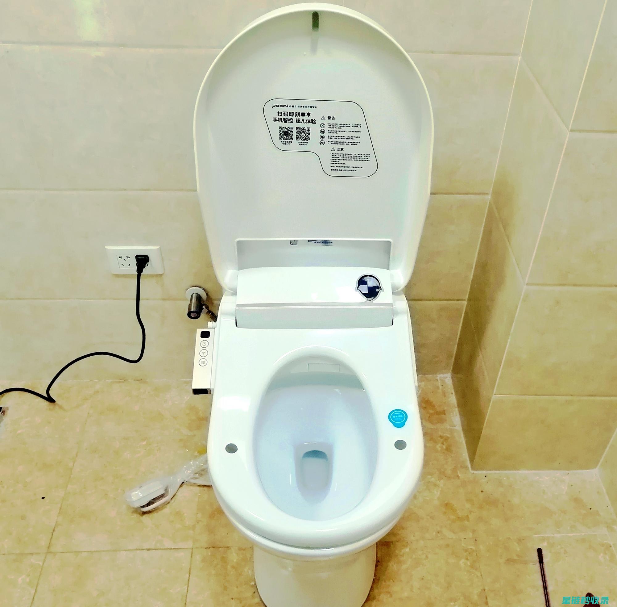 马桶水箱深度清洁：掌握正确步骤与实用工具 (马桶水箱深度怎么测量)